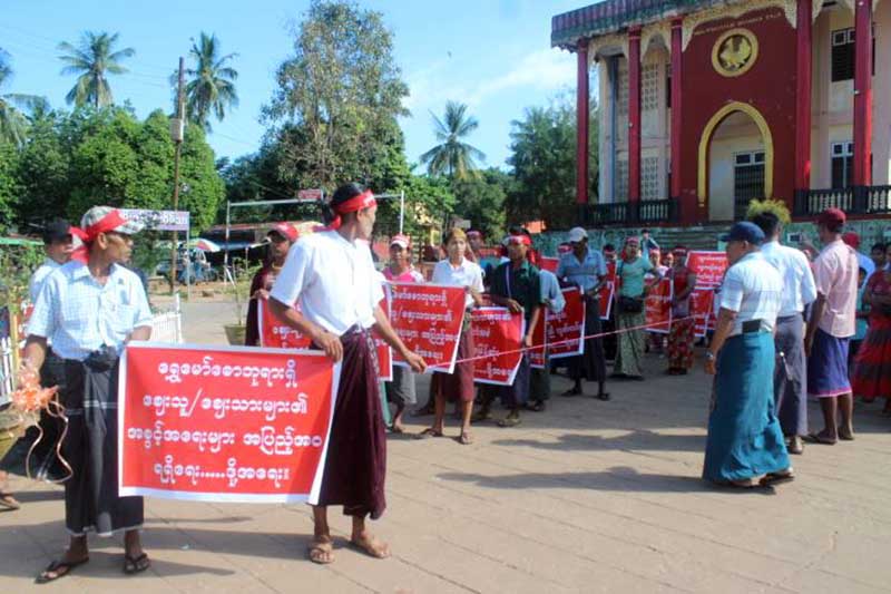 ေရႊေမာ္ေဓာဘုရားက ပ်ံက်ေစ်းသည္မ်ား ေဂါပကအဖဲြ႔ကုိ ဆႏၵျပ