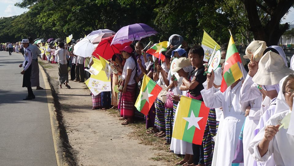 ပုပ္ရဟန္းမင္းႀကီး ဖရန္စစ္ကို ေနျပည္ေတာ္ေလဆိပ္တြင္ ႀကိဳဆုိ (ဓာတ္ပံု)