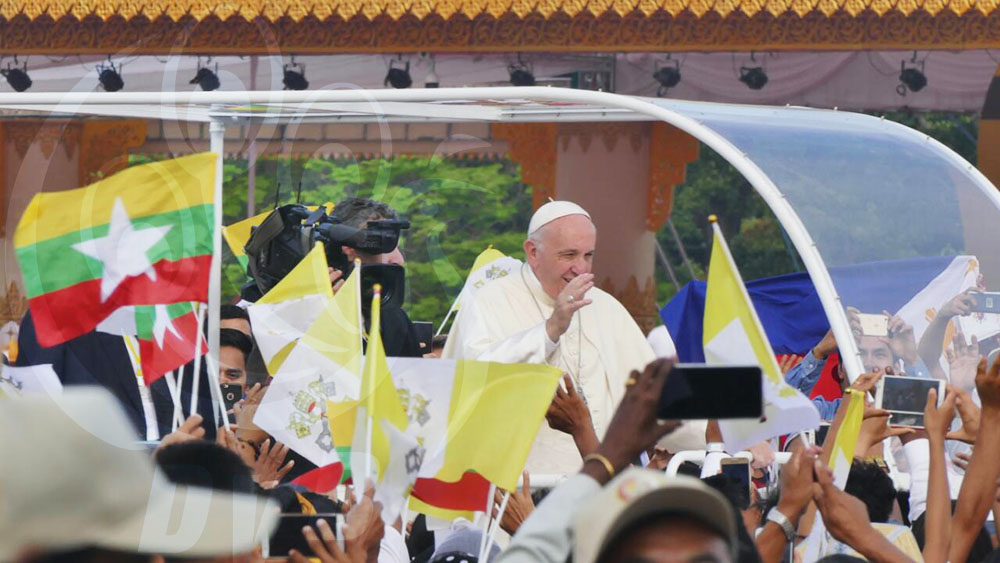 ပုပ္ရဟန္းမင္းႀကီး က်ဳိကၠဆံကြင္း၌ လူထုပရိသတ္ႏွင့္ မစၧားပူေဇာ္ဝတ္ျပဳဆုေတာင္းပြဲက်င္းပ (ဓာတ္ပံု)