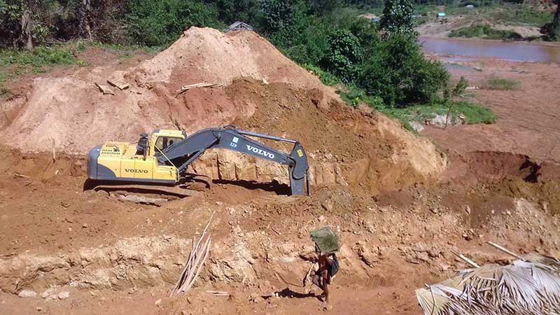 တရားမ၀င္ ေရႊတူးေဖာ္ရာတြင္ သံုးသည့္ စက္ယႏၲရားမ်ား မဖမ္းဆီးဘဲ ေငြေကာက္ခံေန