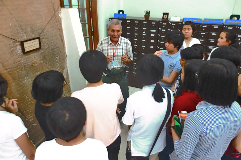 လူငယ္ေတြနဲ႔ သက္ဝင္လႈပ္ရွားလာေနတဲ့ ရန္ကုန္တကၠသိုလ္ စာၾကည့္တိုက္ (ဓာတ္ပံု)