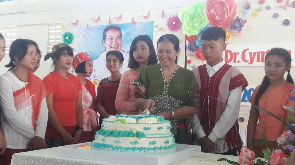 ေဒါက္တာစင္သီယာေမာင္ရဲ႕ အသက္ (၅၈)ႏွစ္ျပည့္ ေမြးေန႔ (႐ုပ္သံ)