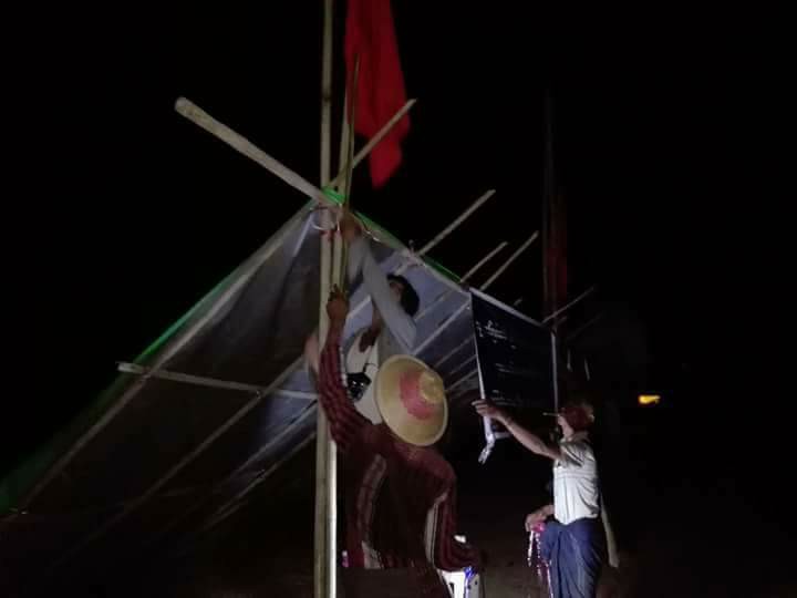 လက္ပံေတာင္းေတာင္သပိတ္စခန္းကို လံုထိန္းရဲမ်ားက အင္အားသံုး၀င္ေရာက္ဖ်က္သိမ္း
