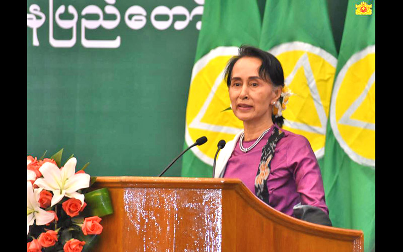 အလြတ္က်က္ပညာေရးစနစ္ မျဖစ္မေန ေျပာင္းရမည္ဟု  ေဒၚေအာင္ဆန္းစုၾကည္ ေျပာ