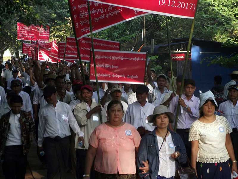 စစ္ေတာင္း စကၠဴစက္႐ံုဝန္ထမ္း ၂၄၀ ခန္႔ အလုပ္အကိုင္ ျပန္ရေရး ဆႏၵျပ