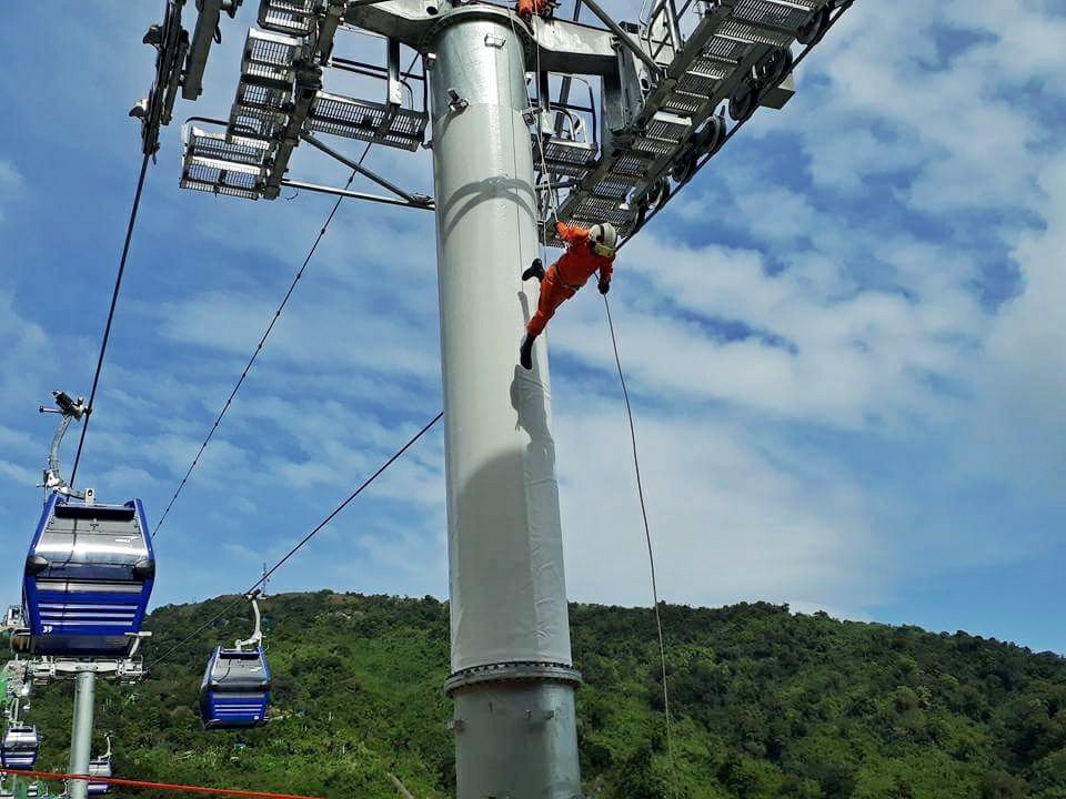 က်ဳိက္ထီး႐ုိးေတာင္ေပၚ ေကဘယ္လ္ကား ကယ္ဆယ္ေရးသင္တန္းမ်ား ပုိ႔ခ်