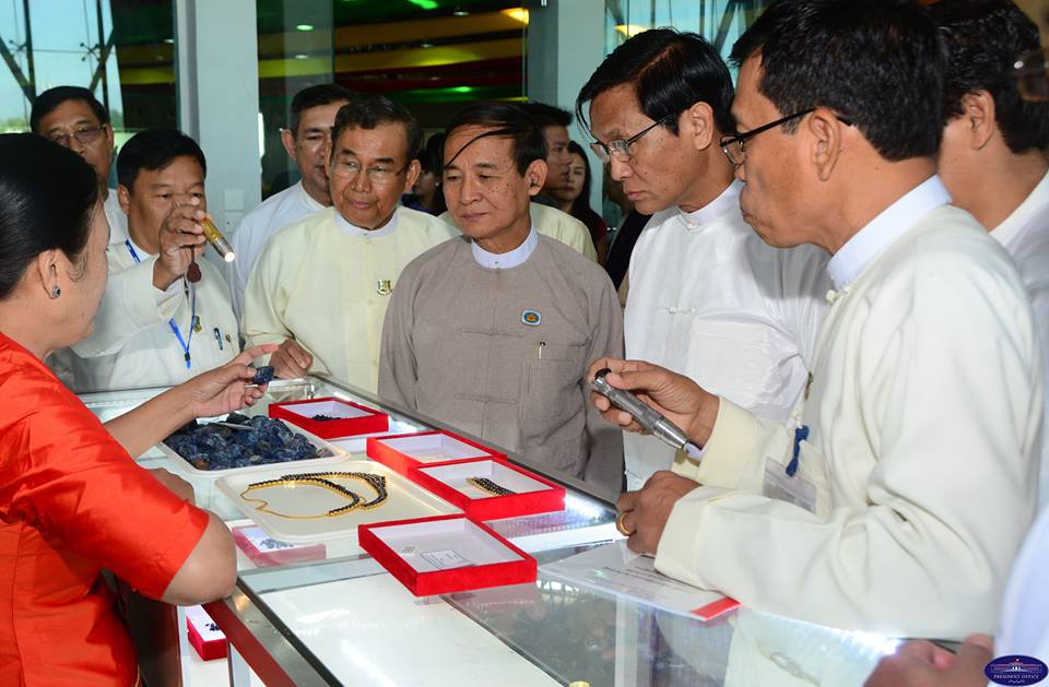 ႏွစ္လယ္ျမန္မာ့ေက်ာက္မ်က္ရတနာျပပြဲ  ေနျပည္ေတာ္တြင္ ဖြင့္လွစ္ေရာင္းခ်