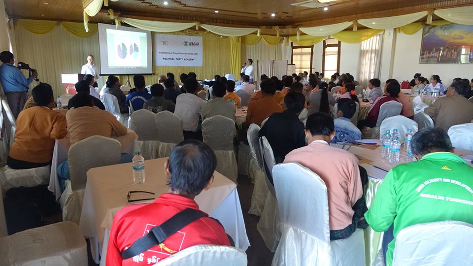 မံုရြာတြင္ ႏိုင္ငံေရးပါတီမ်ား အလုပ္႐ုံေဆြးေႏြးပဲြျပဳလုပ္