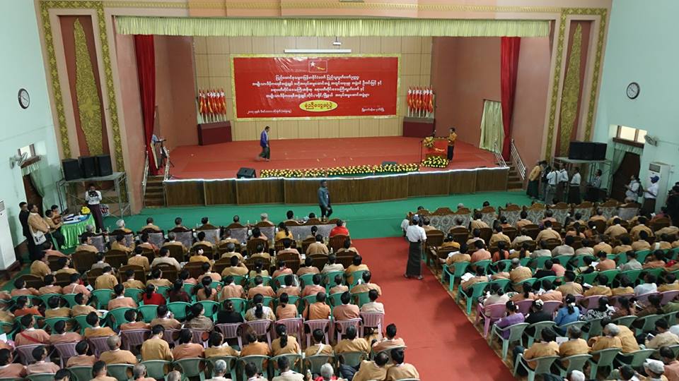 ျပည္သူ႔လႊတ္ေတာ္ဥကၠ႒ႏွင့္ ဧရာဝတီတိုင္းအစိုးရ၊ လႊတ္ေတာ္၊ NLDအလုပ္အမႈေဆာင္မ်ား ေတြ႔ဆံု (ဓာတ္ပံု)