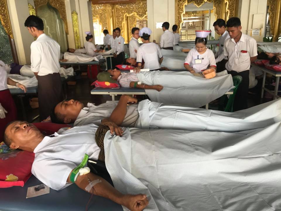 ၃၁ ႀကိမ္ေျမာက္ေသြးလႉဒါန္းပြဲ ေရႊတိဂံုေစတီေတာင္ဘက္မုဒ္တြင္ က်င္းပ (ဓာတ္ပံု)