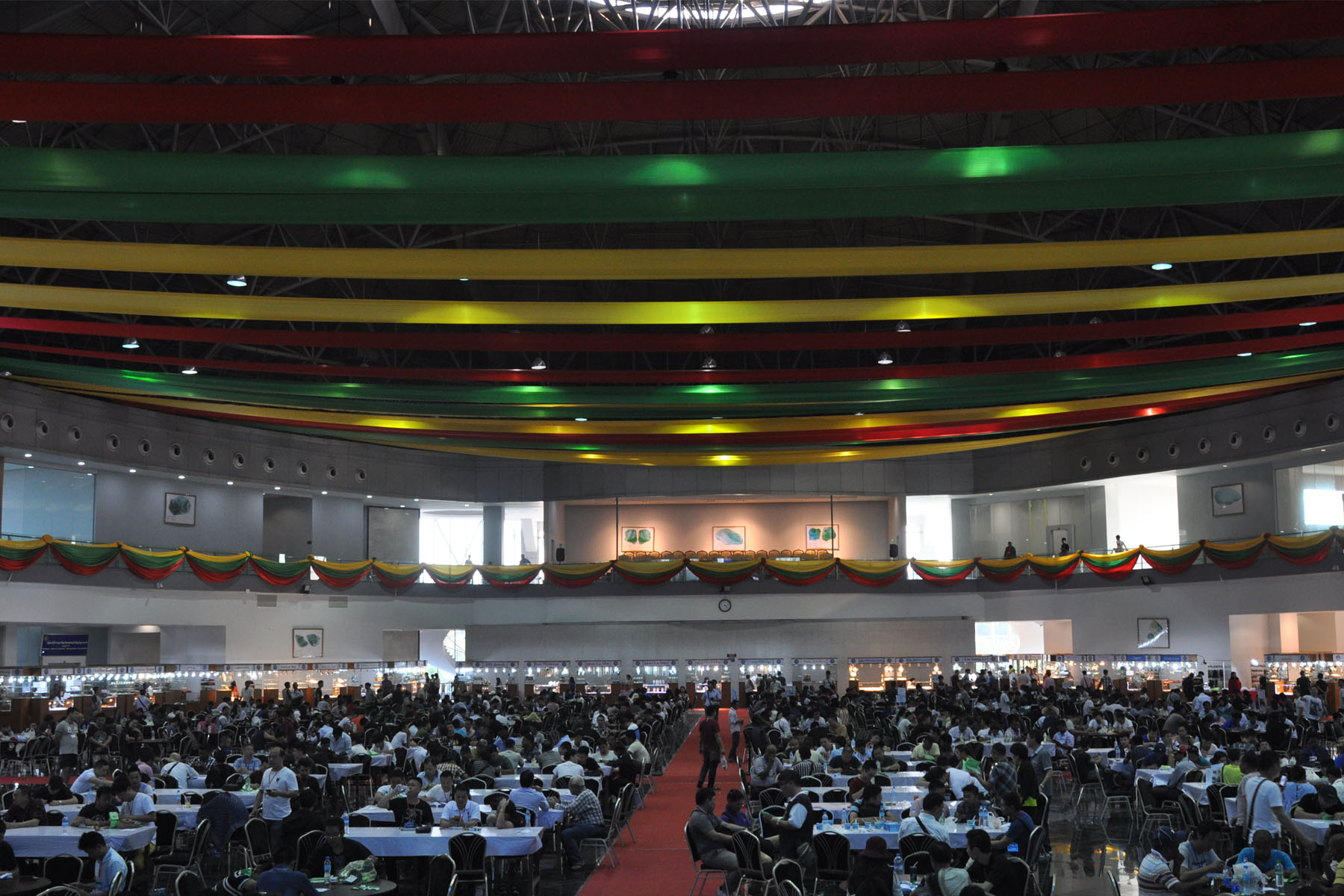 ႏွစ္လယ္ေက်ာက္မ်က္ရတနာျပပြဲတြင္ ၃ ရက္အတြင္း ယူ႐ို သန္း ၉၀ ဖိုးေရာင္းခ်ရ