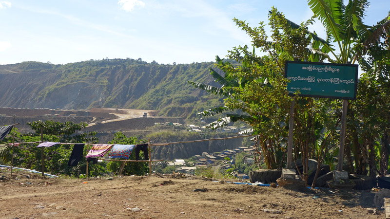 ကခ်င္ရတနာေျမက ေရမေဆးေက်ာက္ရွာသမားတို႔ရဲ႕ဘဝမ်ား (ဓာတ္ပံု)