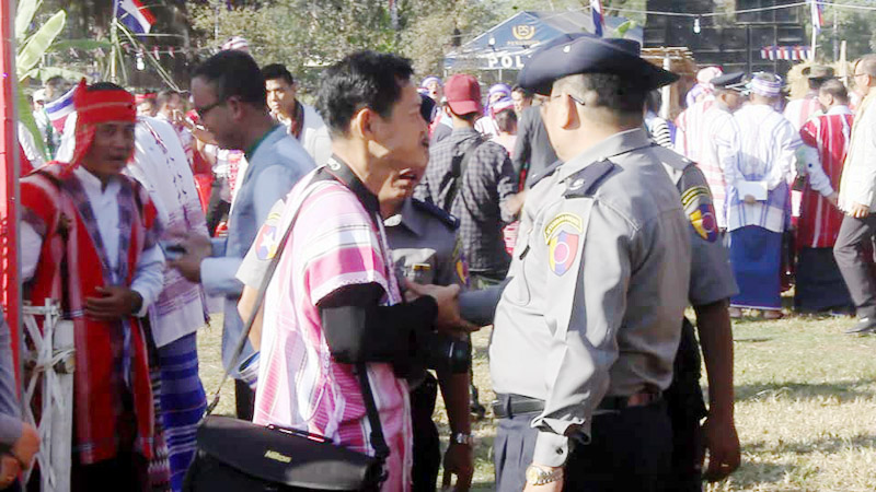 ဘားအံ ကရင္ႏွစ္သစ္ကူးပဲြ သတင္းမီဒီယာသမားအခ်ဳိ႕ သတင္းရယူခြင့္ တားဆီးခံရ