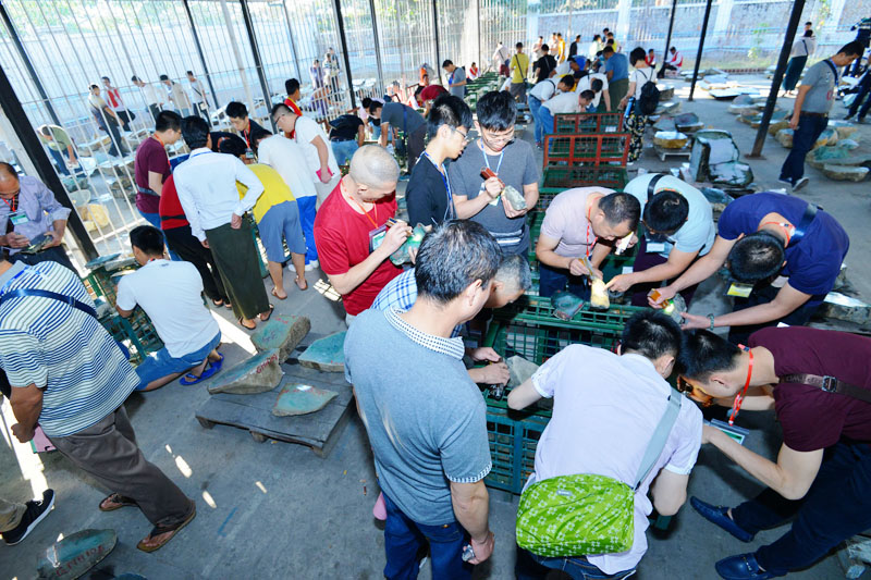 ႏွစ္လယ္ ေက်ာက္မ်က္ရတနာျပပြဲ ၅ ရက္အတြင္း က်ပ္သန္းေပါင္း ၃ သိန္းခြဲခန္႔ ရရွိ