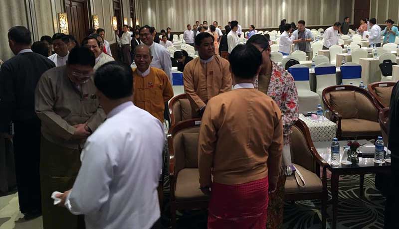 အနိမ့္ဆံုး လုပ္ခလစာ ၆၆၀၀ ျဖစ္သင့္ေၾကာင္း အလုပ္သမားသမဂၢမ်ားအဖြဲ႔ခ်ဳပ္ ဥကၠ႒ ေျပာ