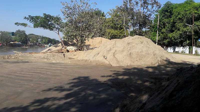 အိမ္မဲၿမိဳ႕ ကမ္းနားလမ္းမွ အုတ္သဲေက်ာက္လုပ္ငန္းမ်ား မဖယ္ရွားပါက တရားစဲြမည္