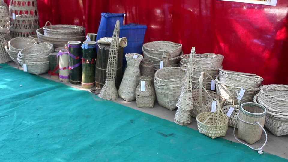 ကရင္​ေဒသထြက္ကုန္ၾကမ္း၀ါးကုိ လက္​မႈထည္​ထုတ္လုပ္ၿပီး ႏိုင္ငံျခား၀င္ေငြ ရွာေဖြႏုိင္