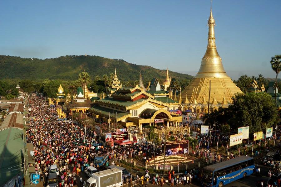 ေရႊစာရံ​ေစတီ (၅) ႀကိမ္​​ေျမာက္ ေ​ရာင္​​ေတာ္​ဖြင့္ပူ​ေဇာ္​ပြဲႏွင့္ ၿမိဳ႕လံုးကြၽတ္ ​မဟာနိဗၺာန္​​ေစ်းျပဳလုပ္