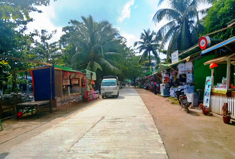 ေခ်ာင္းသာကမ္းေျခတြင္ အပန္းေျဖလာသူမ်ားထံမွ ေငြေၾကးအတင္းအက်ပ္ ေကာက္ခံေန
