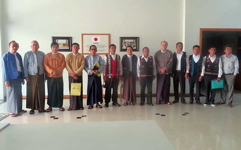 နာဂလက္နက္ကိုင္အဖဲြဲ႔ႏွင့္ ၿငိမ္းခ်မ္းေရးေကာ္မရွင္ေတြ႔ဆံု ၂၁ ရာစုပင္လံုညီလာခံတက္ရန္ ဖိတ္ေခၚ