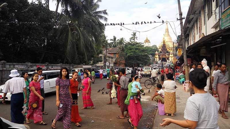 သံဃာ​အပါး ၁၈၀၀၀ ဆြမ္​းဆန္​စိမ္​း​ေလာင္​းလႉပြဲအတြက္ ေရႊတိဂံုလံုၿခံဳေရးတိုးျမႇင့္