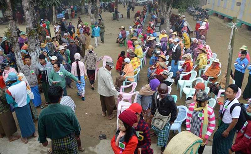 အင္းေတာ္တြင္ မ်က္စိေဝဒနာရွင္မ်ားကုိ အခမဲ့ ေဆးကုသမႈေပး