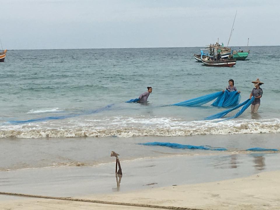 ရခိုင္ျပည္နယ္ သံတြဲၿမိဳ႕နယ္၊ ဂ်ိေတၱာရပ္ကြက္ တံငါေျမမွ လူမႈဘဝရႈခင္းမ်ား (ဓာတ္ပံု)
