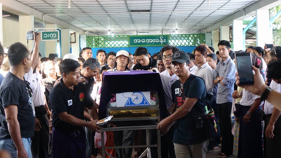 ႏိုင္​ငံ​ေရးအက်ဥ္​းသား​ေဟာင္း recycle အႏုပညာ႐ွင္​ကိုစန္​း​ေဇာ္​​ေထြး၏ စ်ာပန (ဓာတ္ပံု)