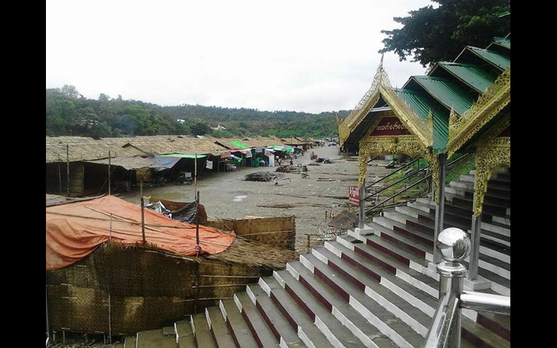 အခ်ိန္အခါ မဟုတ္ မိုးရြာသြန္းသျဖင့္ မန္းေရႊစက္ေတာ္ ပြဲႀကိဳေဈးသည္မ်ား အခက္ၾကံဳ