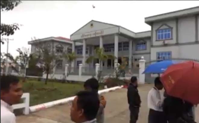 လက္နက္မ်ားျဖင့္ ဖမ္းမိသည့္ ၿဖဳိးကုိကုိတင့္ဆန္းကို ႐ုံးထုတ္စစ္ေဆး