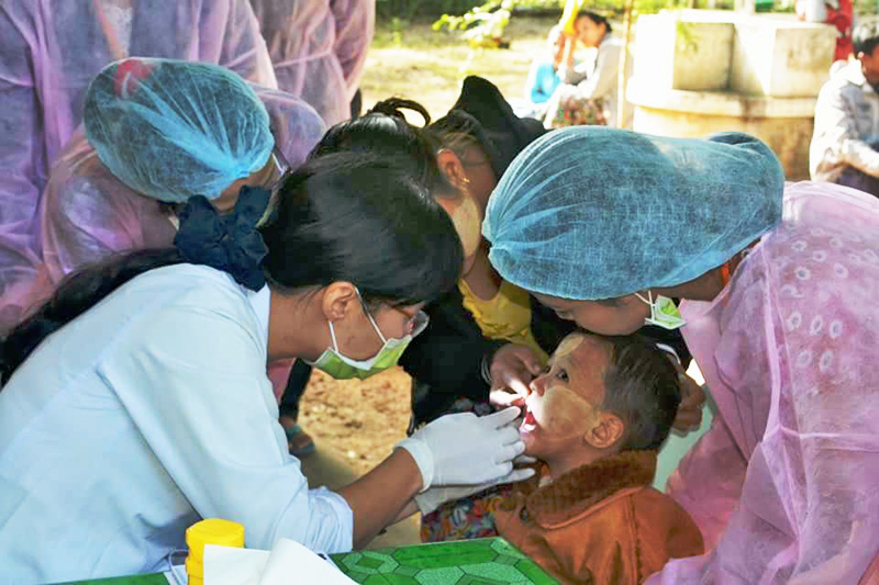 ေရစႀကိဳတြင္ သြားဘက္ဆုိင္ရာ ေဆးတကၠသုိလ္က လူနာ ၃၀၀ ေက်ာ္ကုိ အခမဲ့ ကုသေပး