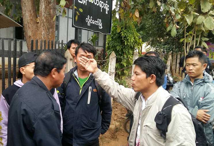 အမွန္​​တရားေဖာ္​ထုတ္ရန္ေတာင္းဆိုသည့္ လူငယ္  ၅ ဦးကို လိြဳင္​​ေကာ္​တရား႐ုံးတြင္ ႐ံုးထုတ္
