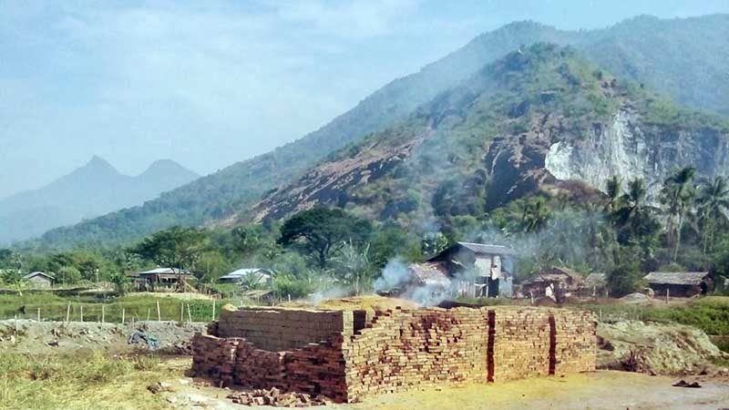 ေပါင္ၿမိဳ႕နယ္ လယ္ေျမမ်ားေပၚမွ ခြင့္ျပဳခ်က္မဲ့အုတ္လုပ္ငန္းမ်ား အေရးယူေဆာင္ရြက္မႈ မရွိေသး