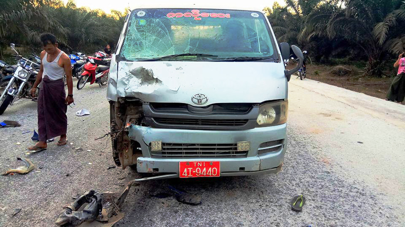 တနသၤာရီတြင္ ခရီးသည္တင္မွန္လံုကားႏွင့္ ဆိုင္ကယ္ မ်က္ႏွာခ်င္းဆိုင္တိုက္မိ၊ ၂ ဦး ေသဆံုး