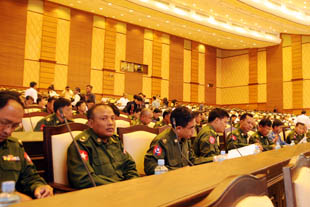 အသစ္လဲထားသည့္ စစ္တပ္ကိုယ္စားလွယ္မ်ား လြွႊတ္ေတာ္အတြင္းမွာ ျငိမ္သက္