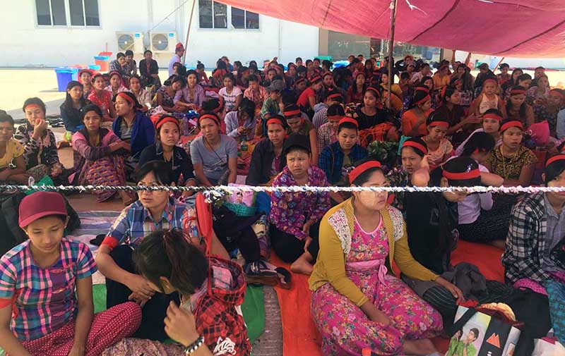စာခ်ဳပ္ပါ အခ်က္လက္မ်ား လုိက္နာေပးရန္ အထည္ခ်ဳပ္စက္႐ုံအလုပ္သမား ၅၀၀ ခန္႔ ဆႏၵျပ