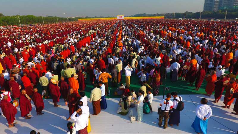 ျမန္မာ-ထိုင္းခ်စ္ၾကည္ေရး သံဃာအပါး ၂ ေသာင္း ဆြမ္းဆန္စိမ္းေလာင္းလႉပြဲ