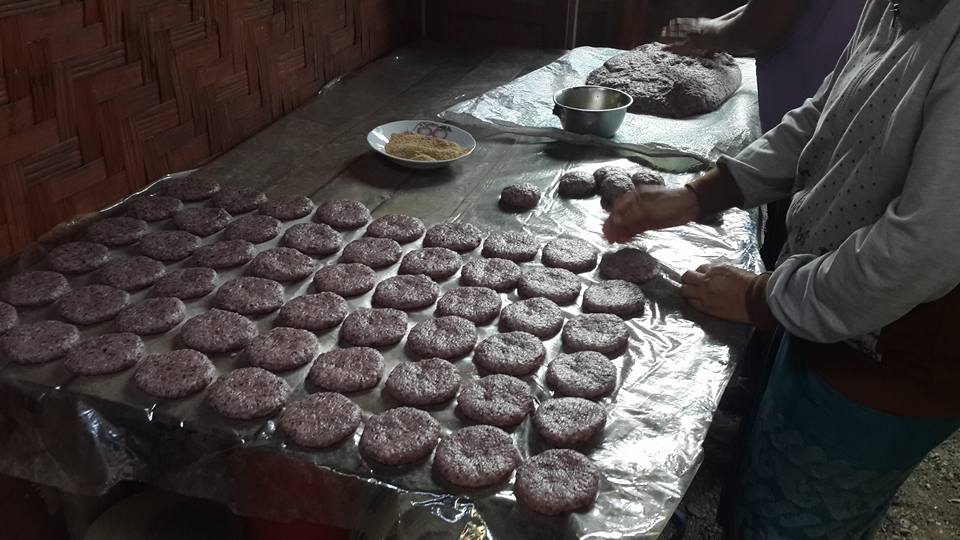 မိုးညႇင္းၿမိဳ႕တြင္ ႐ုိးရာအစားအစာ ေခါပုတ္လုပ္ငန္းကို စီးပြားျဖစ္ လုပ္ကိုင္သူမ်ားျပားလာ