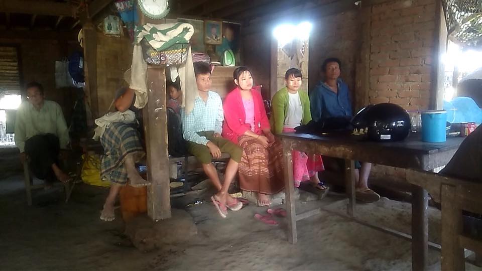 ငါးခိုးမႈျဖင့္ ေထာင္ခ်ခံရသူမ်ားက မေက်နပ္၍ စခန္းမႉးအား အေရးယူေပးရန္ တိုင္ၾကား
