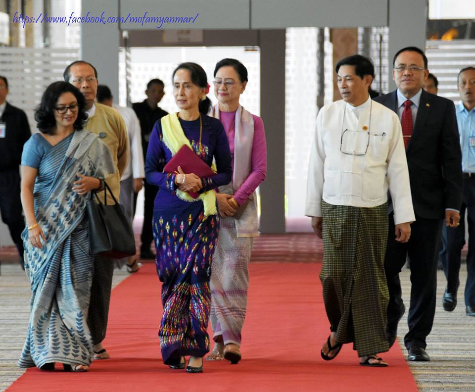 ေဒၚေအာင္ဆန္းစုၾကည္ အိႏိၵယႏိုင္ငံသို႔ ထြက္ခြာ