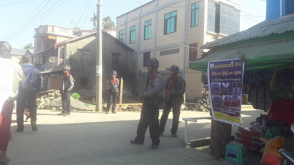ေဒါက္တာေအးေမာင္ႏွင့္စာ​ေရးဆရာ​ေဝဟင္​​ေအာင္​တို႔ကို ႐ုံးထုတ္၊ လုံၿခံဳေရးတပ္​က်ပ္​