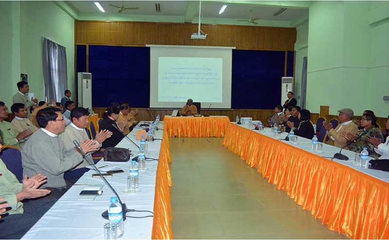 မံုရြာတြင္ ေတာင္သူ ၁၈ ဦးကို ေျမယာေလ်ာ္ေၾကးေငြမ်ား ေပးအပ္