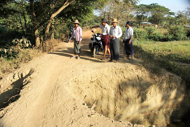 ႁပြန္တန္ဆာၿမိဳ႕ ေက်းရြာခ်င္းဆက္လမ္း ေရတိုက္စား၊  ေဒသခံမ်ား သြားလာေရး အခက္ေတြ႔