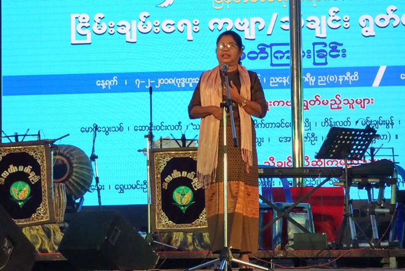 ၿငိမ္​းခ်မ္​း​ေရး ကဗ်ာရြတ္​ပြဲႏွင့္ သီခ်င္​းဆိုပြဲ မဟာဗႏၶဳလပန္​းျခံတြင္ က်င္းပ (ဓာတ္ပံု)