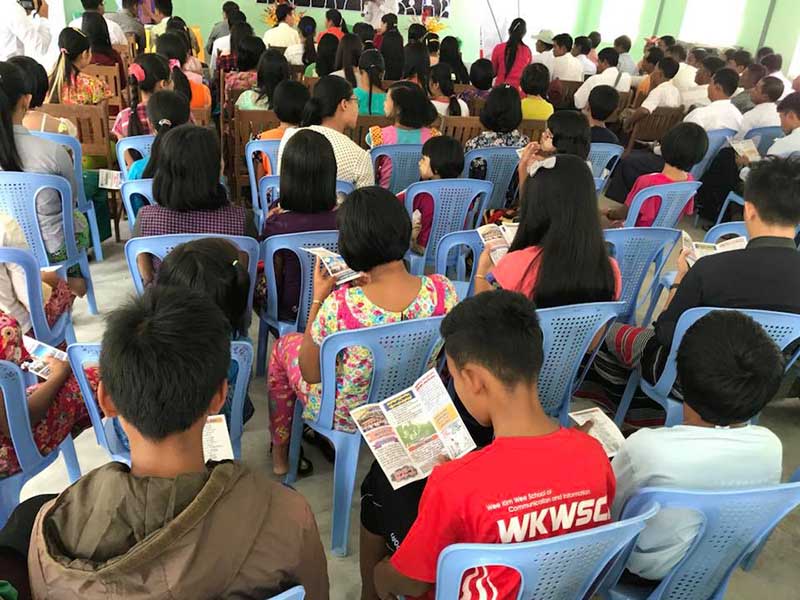 လူငယ္ႏွင့္အလုပ္အကုိင္အခြင့္အလမ္း ျပည္သူ႔စကား၀ုိင္း က်င္းပ