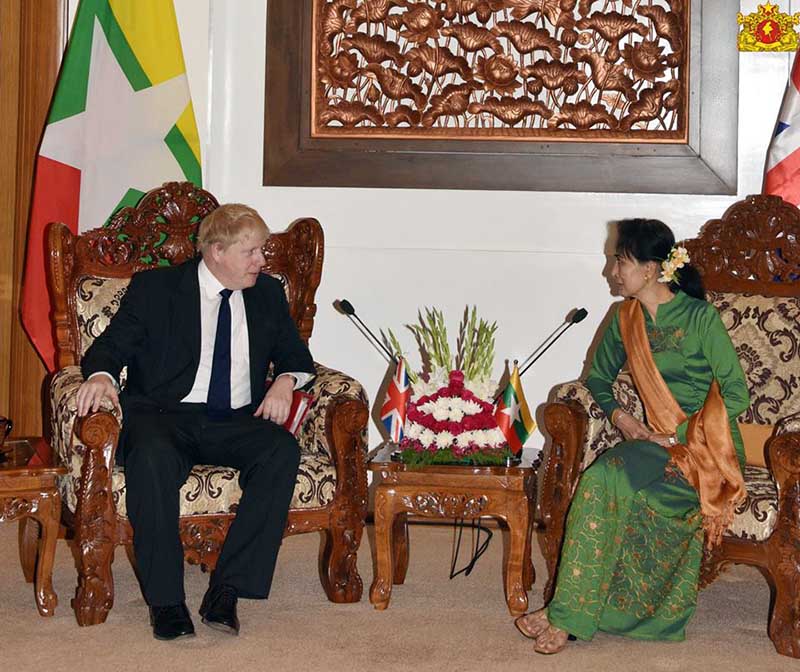 အတုိင္ပင္ခံပုဂၢိဳလ္ႏွင့္ၿဗိတိန္ႏုိင္ငံျခားေရး၀န္ႀကီး ေနရပ္စြန္႔ခြာသူမ်ားအေရး ေဆြးေႏြး
