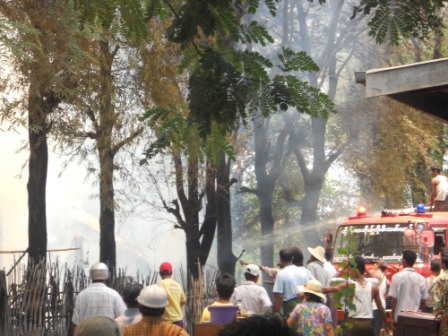 ေတာင္တြင္းၾကီးျမို့နယ္၊ ပန္းေတာေက်း႐ြာ မီးေလာင္ (ဓာတ္ပံု)