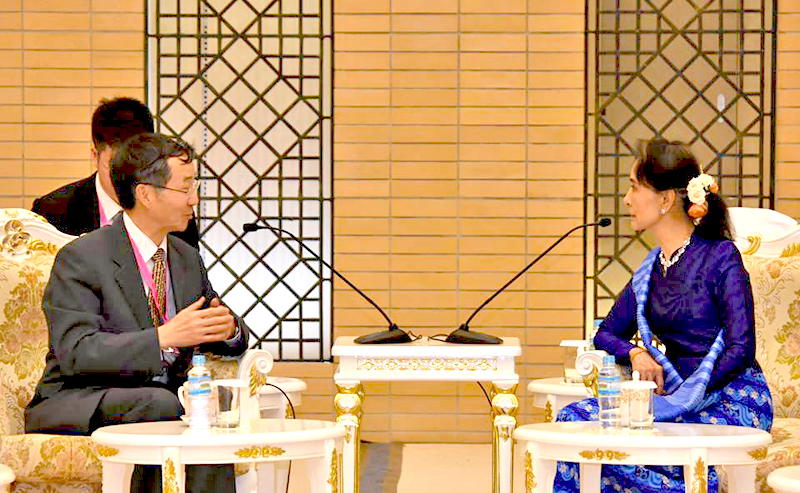 ေဒၚေအာင္ဆန္းစုၾကည္ႏွင့္ တ႐ုတ္အထူးကိုယ္စားလွယ္တို႔ ျပည္တြင္းၿငိမ္းခ်မ္းေရးကိစၥ ေဆြးေႏြး