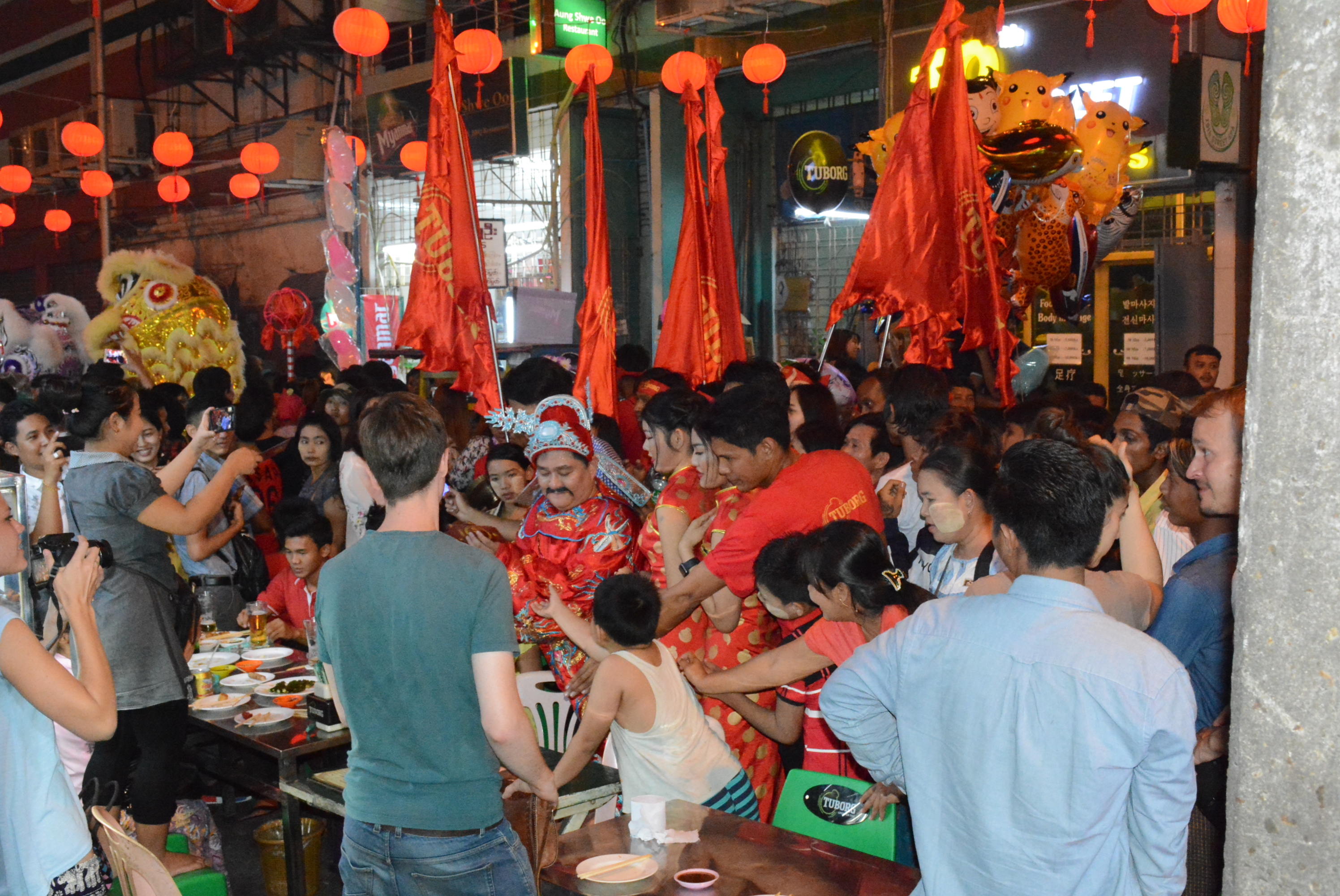 ရန္ကုန္ၿမိဳ႕လယ္တ႐ုတ္တန္း တ႐ုတ္ႏွစ္သစ္ကူး ျမင္ကြင္း