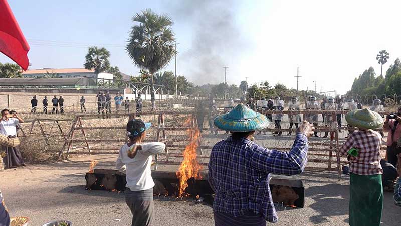 လက္ပံေတာင္းေတာင္ေဒသခံမ်ားက ဦးပိုင္ႏွင့္ ဝမ္ေပါင္ကုမၸဏီကို က်ိန္စာတိုက္ဆႏၵျပ